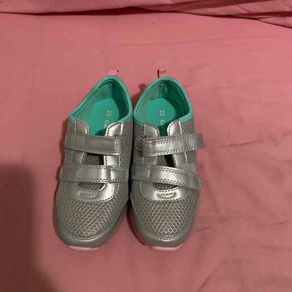 Carter’s Toddler Girls Silver Light Up Sneakers. New Never Worn. Velcro Closure. - Picture 1 of 4